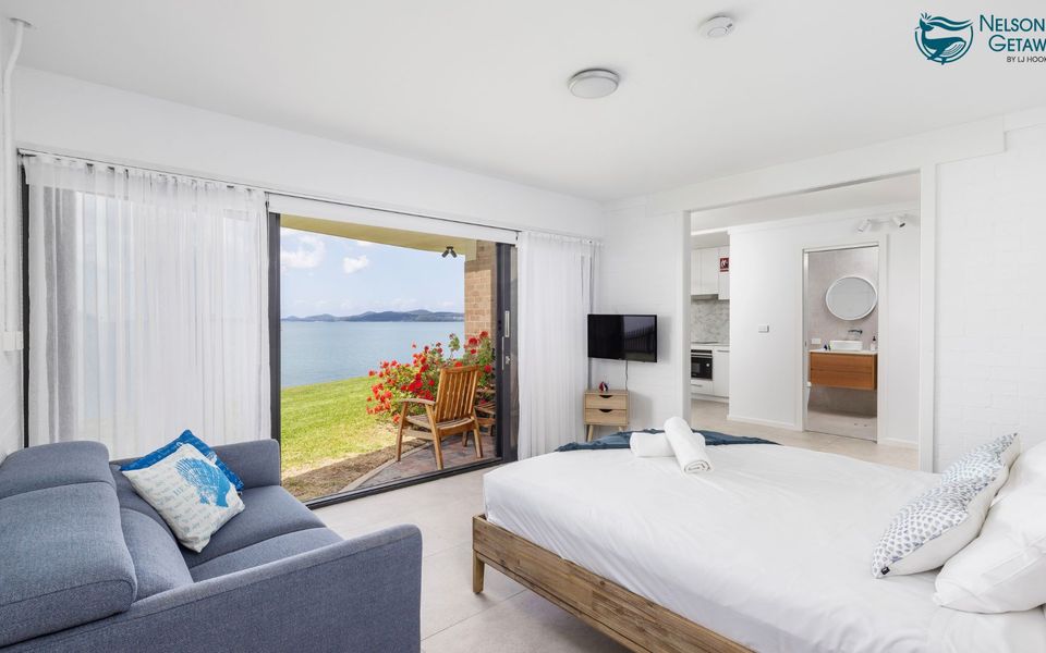 Lanimer ONE – Beautiful Waterfront Property