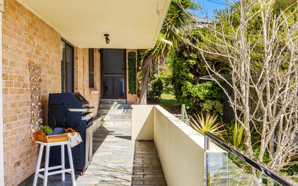 Side Balcony to main bedroom