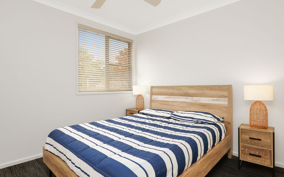 Spacious Modern Walk to the Beach