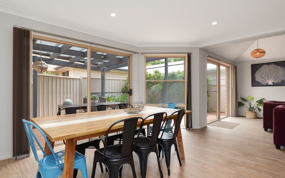 Spacious Modern Walk to the Beach