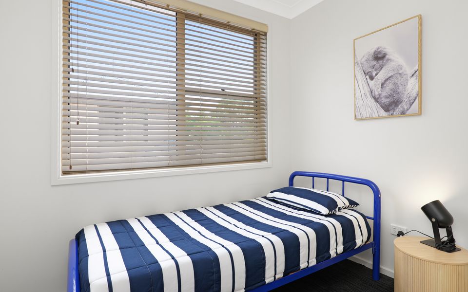 Spacious Modern Walk to the Beach