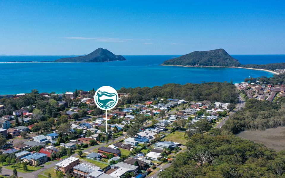 Spacious Modern Walk to the Beach