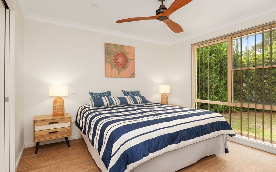 Spacious Modern Walk to the Beach