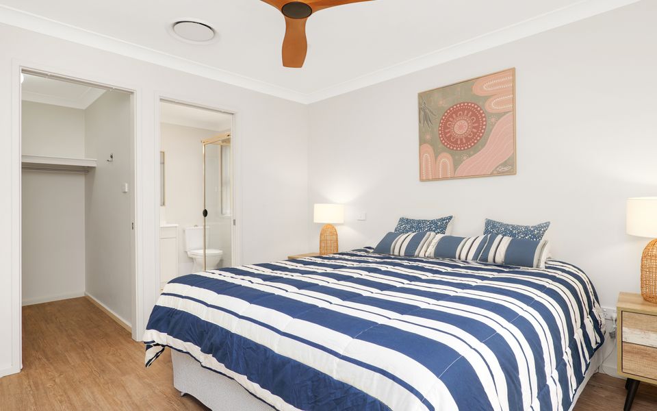 Spacious Modern Walk to the Beach