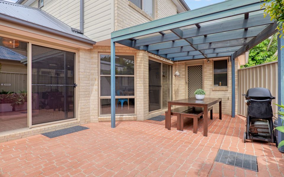 Spacious Modern Walk to the Beach