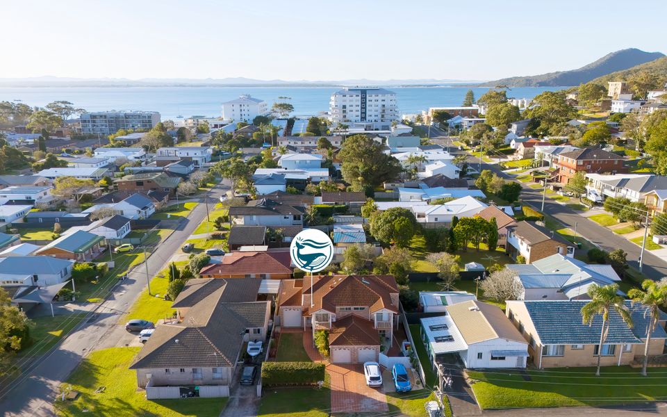 Shoal Bay Townhouse with Spa