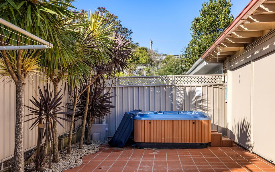 Shoal Bay Townhouse with Spa