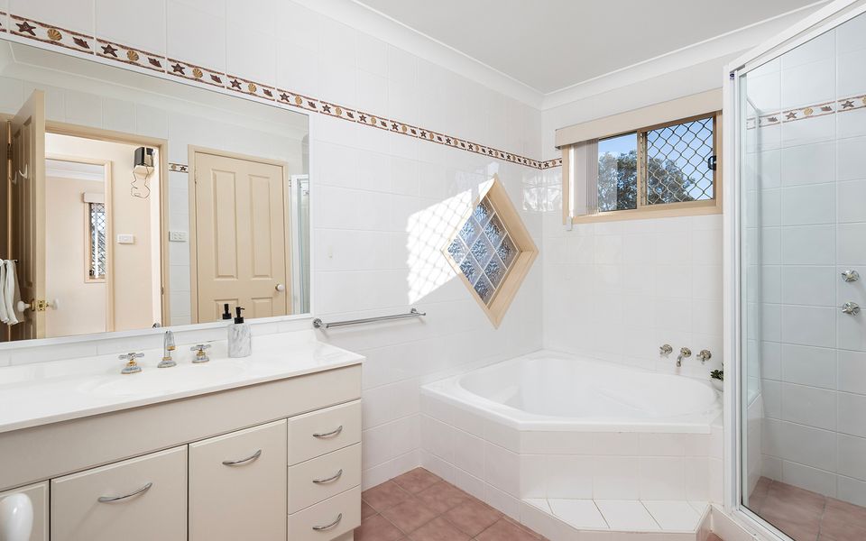 Shoal Bay Townhouse with Spa