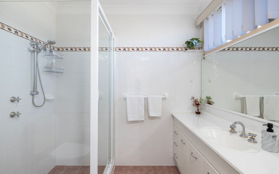 Shoal Bay Townhouse with Spa