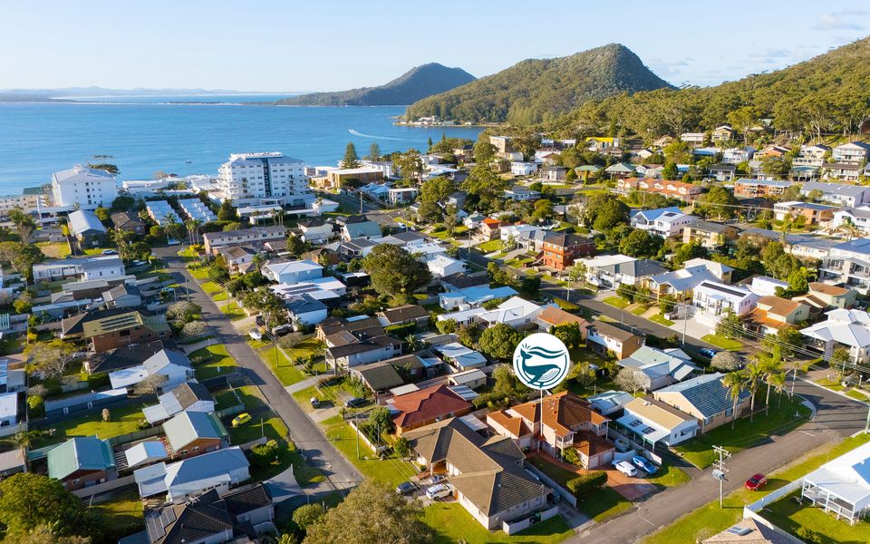 Shoal Bay Townhouse with Spa