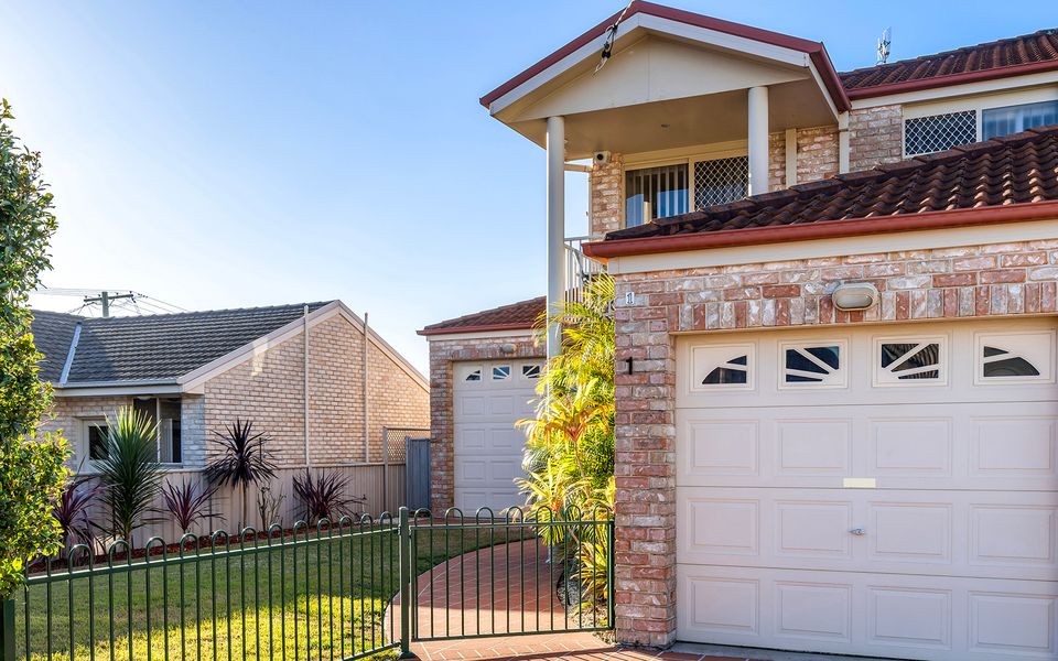 Shoal Bay Townhouse with Spa