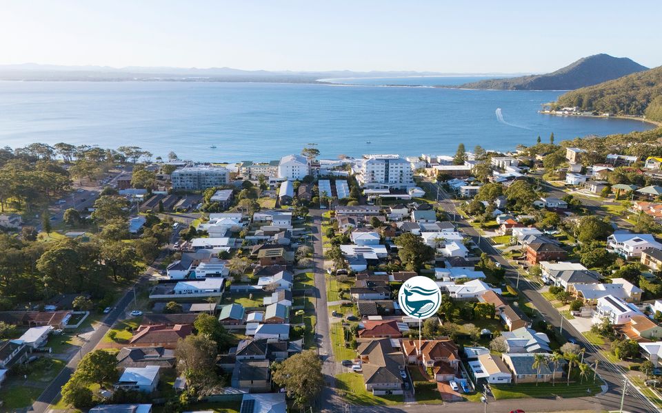 Shoal Bay Townhouse with Spa
