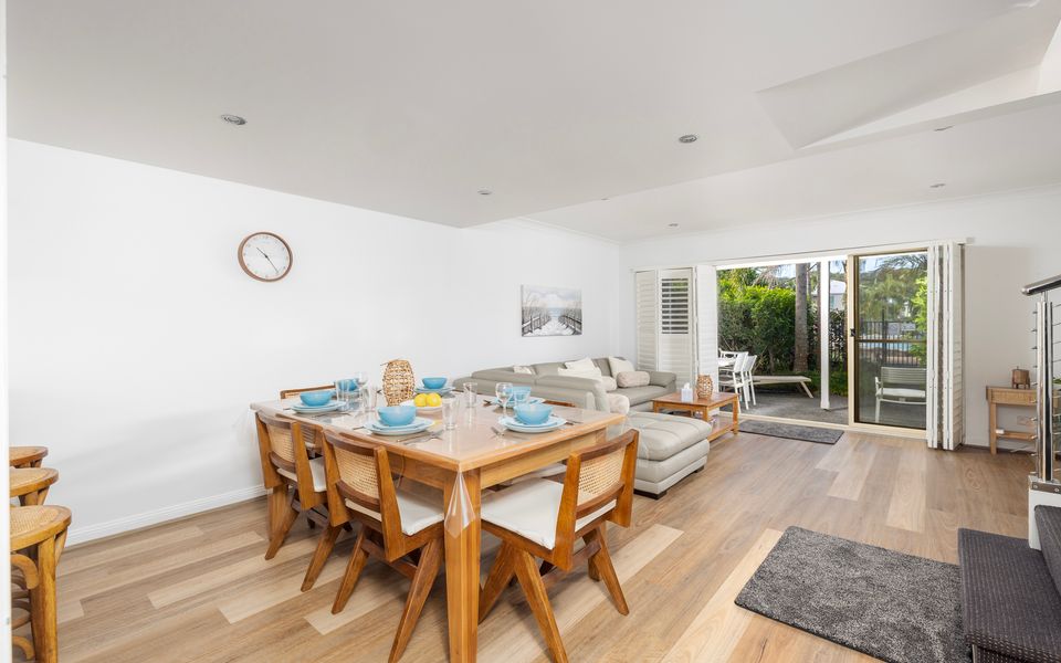 Oaks Pacific Blue Port Stephens. Apartment overlooking the Pool