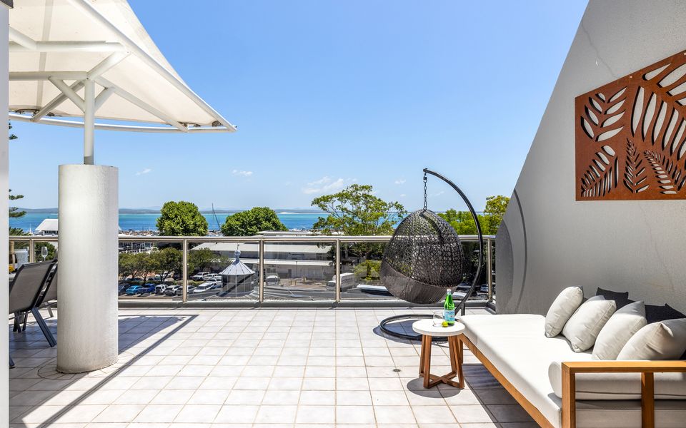 Nelson Towers- Overlooking The Bay