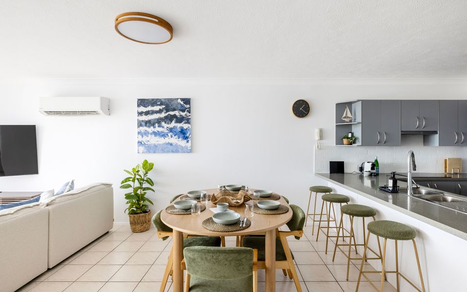 Nelson Towers- Overlooking The Bay