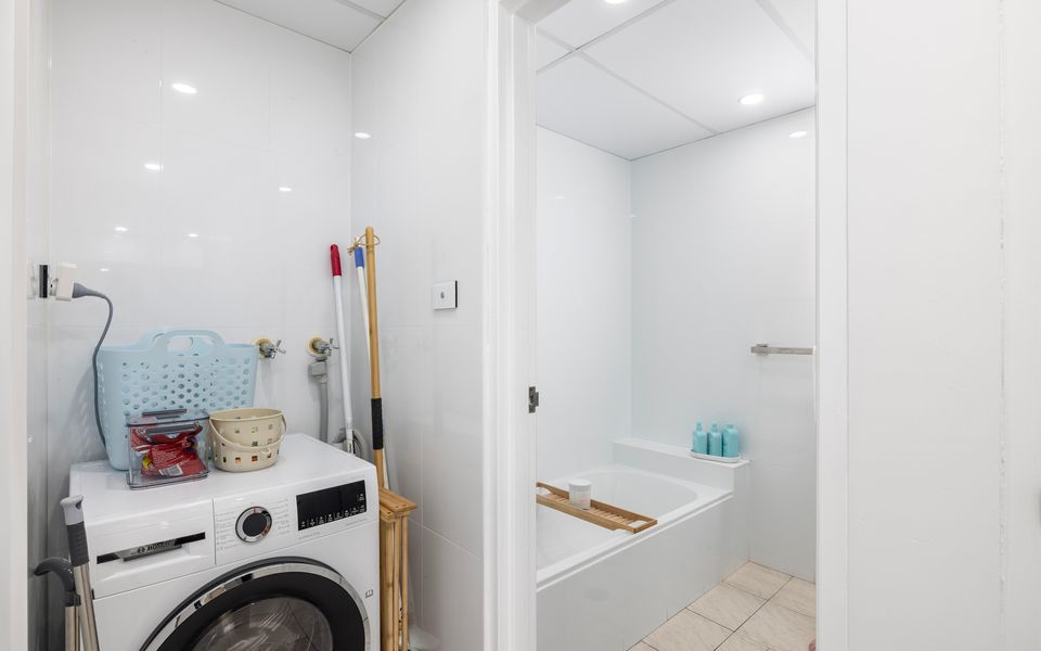 Nelson Towers- Overlooking The Bay