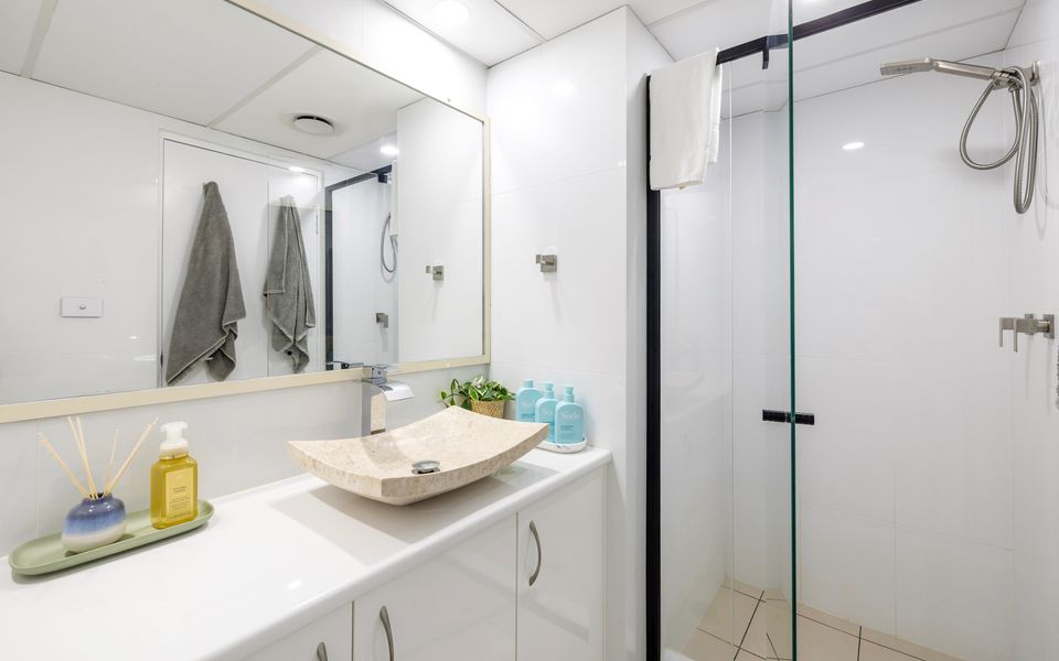 Nelson Towers- Overlooking The Bay