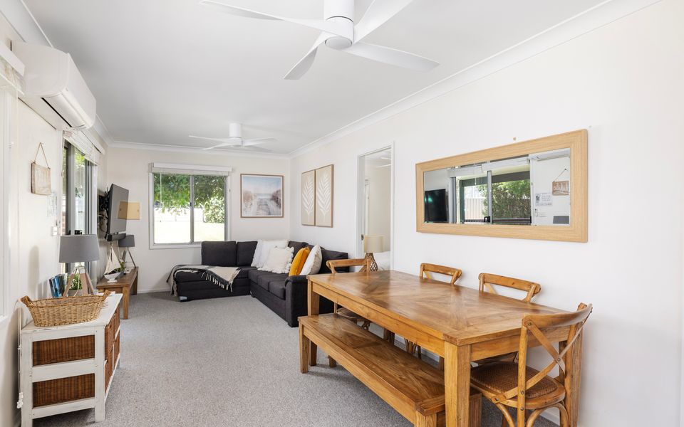 Akuna and Karingal Cottages Fingal Bay