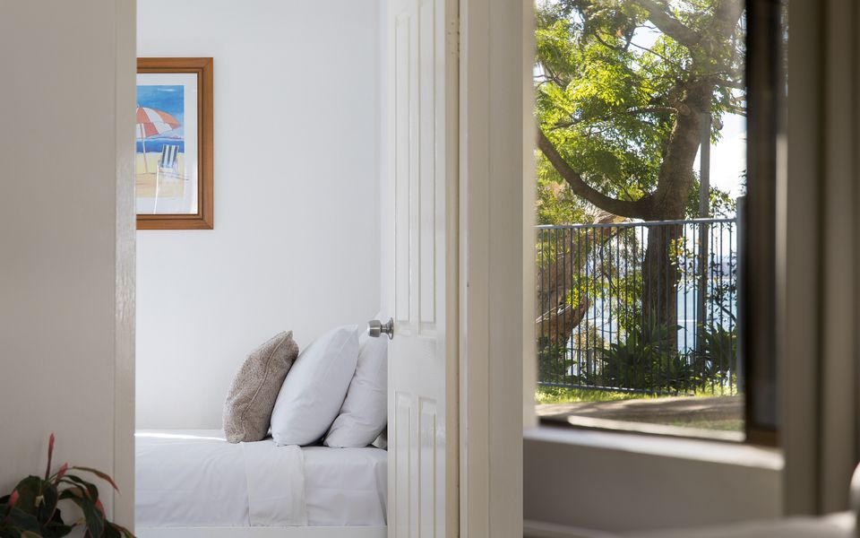The Poplars Apartment with views and Swimming Pool