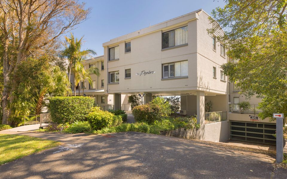 The Poplars Apartment with views and Swimming Pool