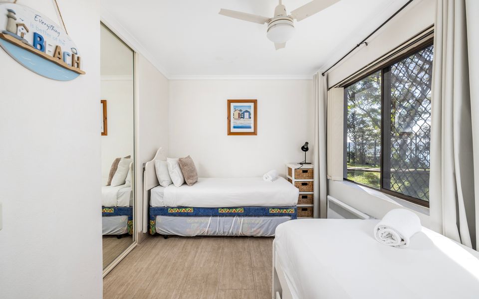 The Poplars Apartment with views and Swimming Pool