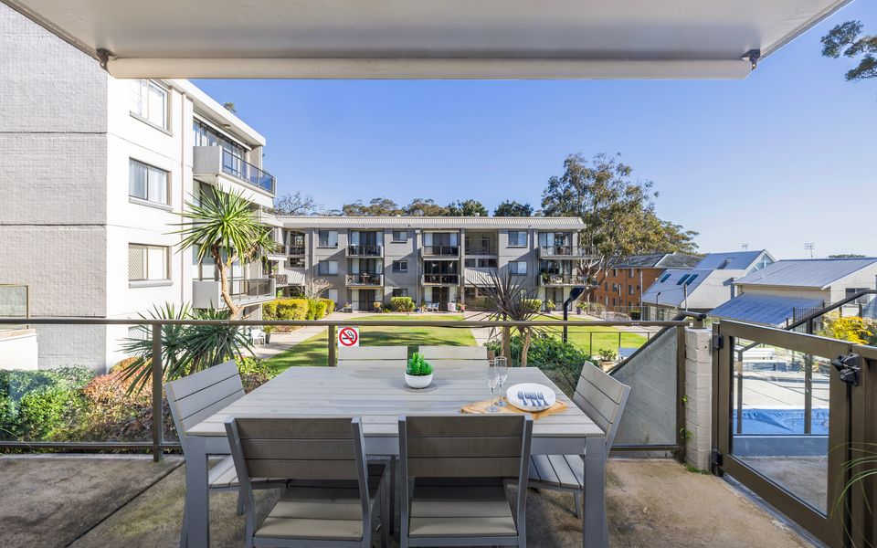 The Poplars Apartment with views and Swimming Pool