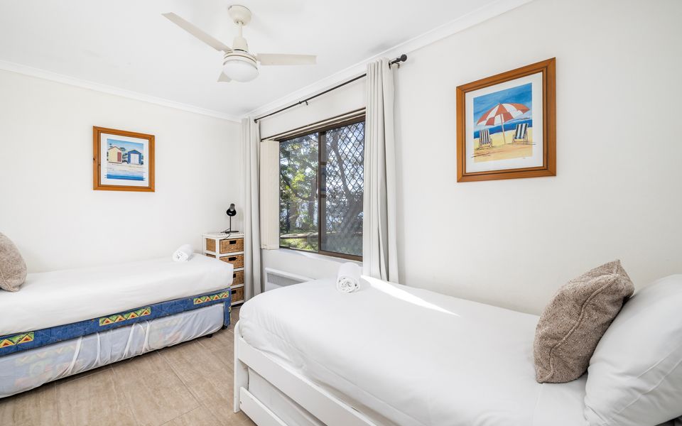 The Poplars Apartment with views and Swimming Pool