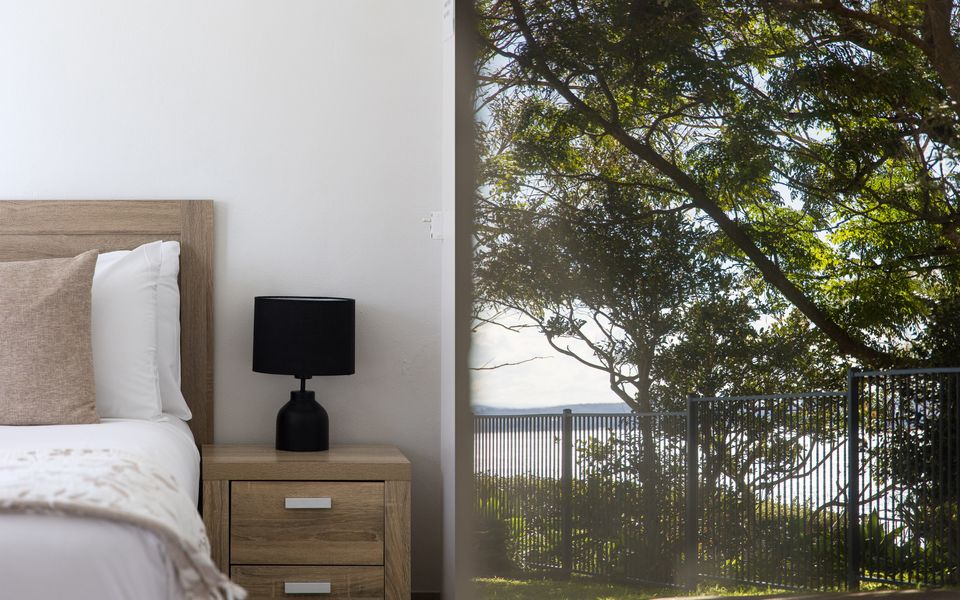 The Poplars Apartment with views and Swimming Pool