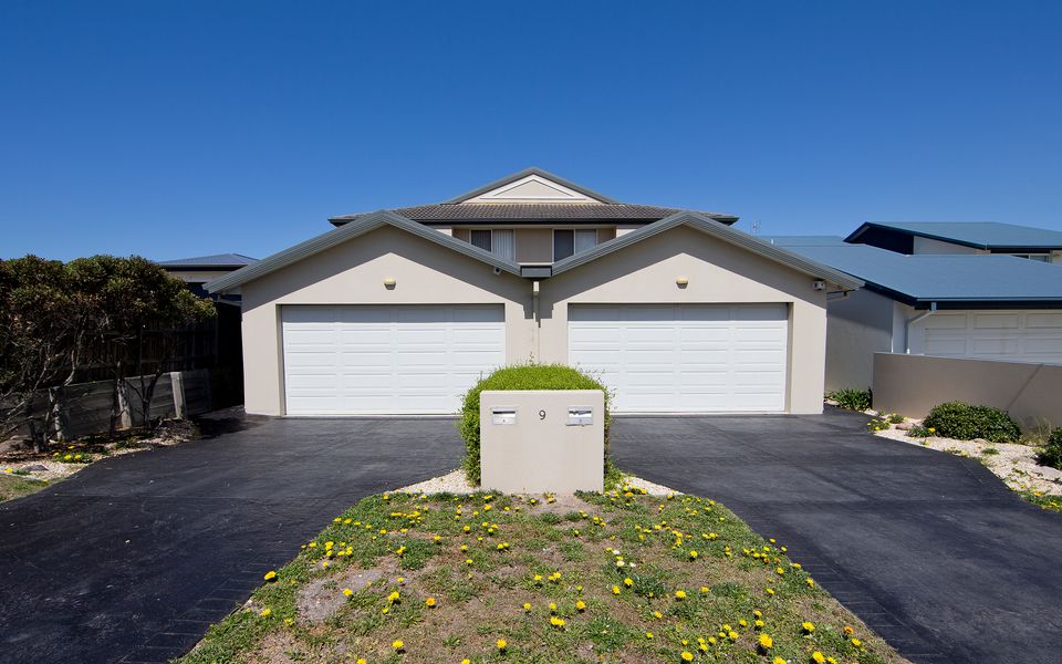 Right hand side of duplex