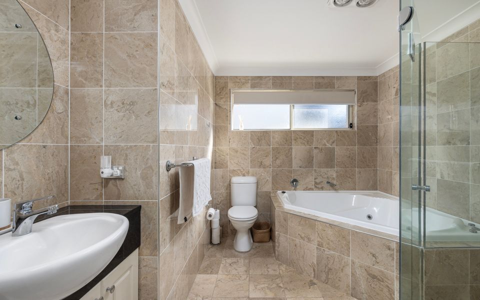 Hear the waves watch the whales Anna Bay