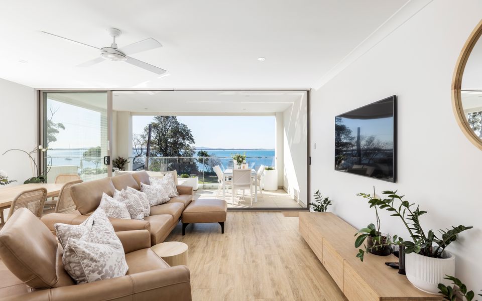 Aura 3 Spectacular Beachside Views