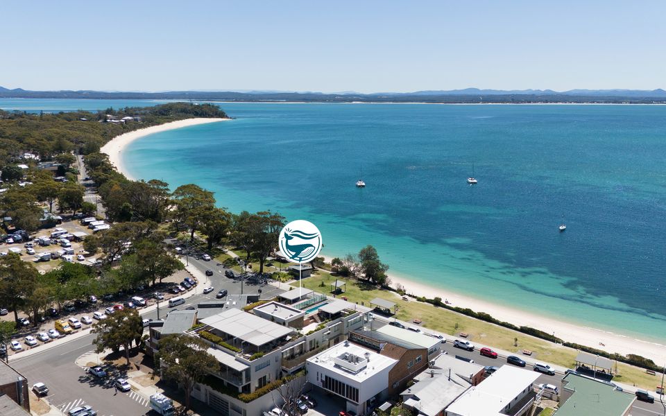 Aura 3 Spectacular Beachside Views