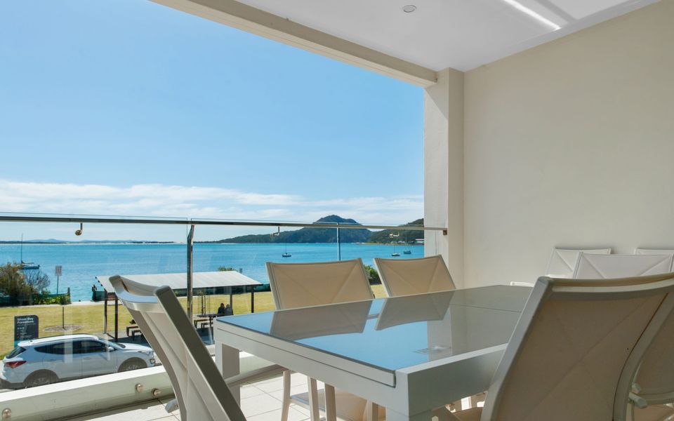 Aura 3 Spectacular Beachside Views