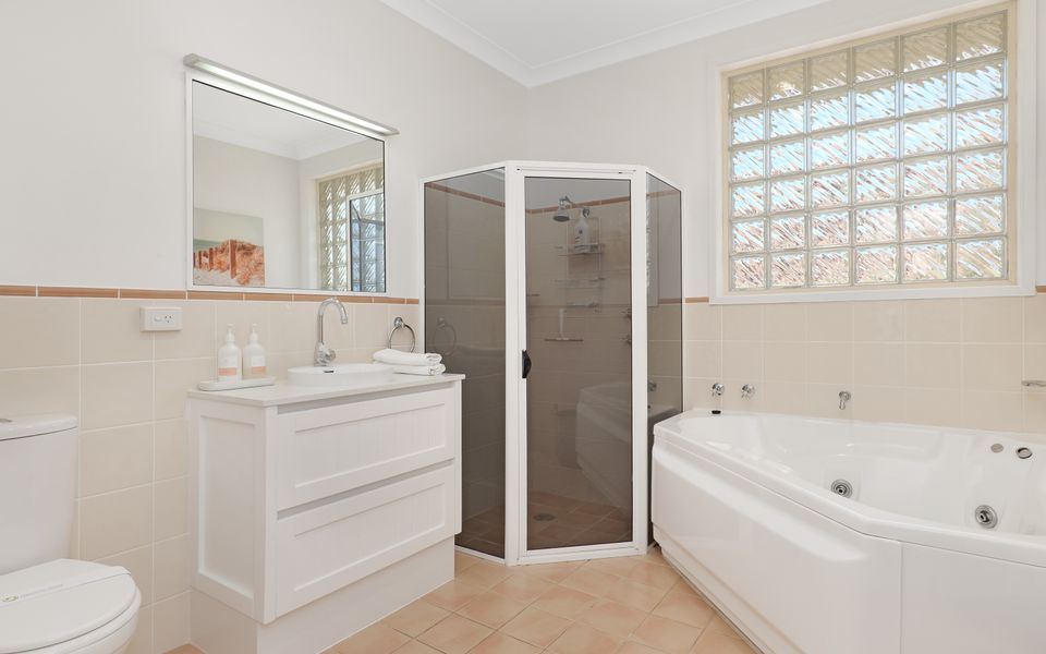 Main bathroom with spa bath