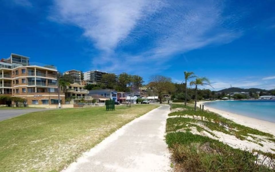 Kamillaroi Walk to restaurants cafes and beach