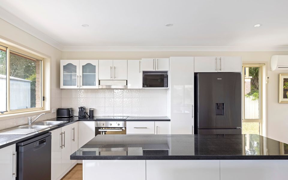 Pet friendly – Views- Meters to the Beach & Anchorage Port Stephens