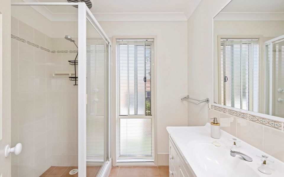 Pet friendly – Views- Meters to the Beach & Anchorage Port Stephens