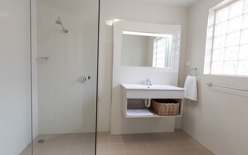 Martys Little Beach NO. 4 Ground Floor Apartment with Heated Pool access