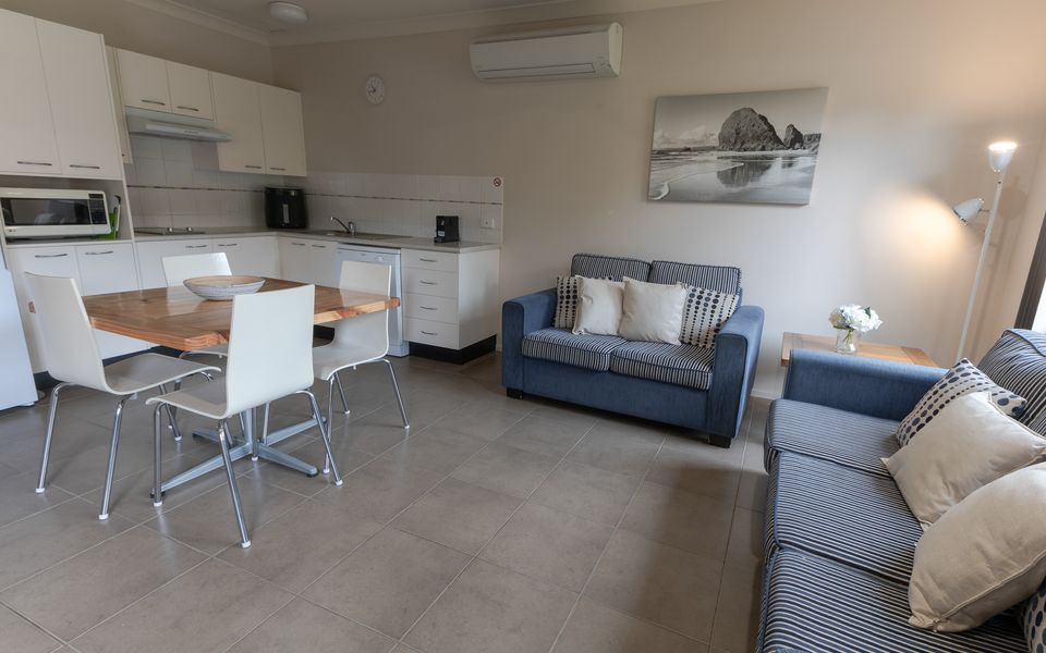 Martys Little Beach NO. 4 Ground Floor Apartment with Heated Pool access