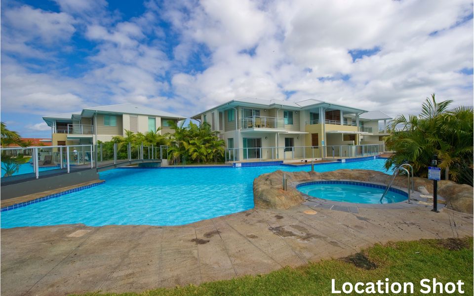 Oaks Pacific Blue Pool spa more in complex