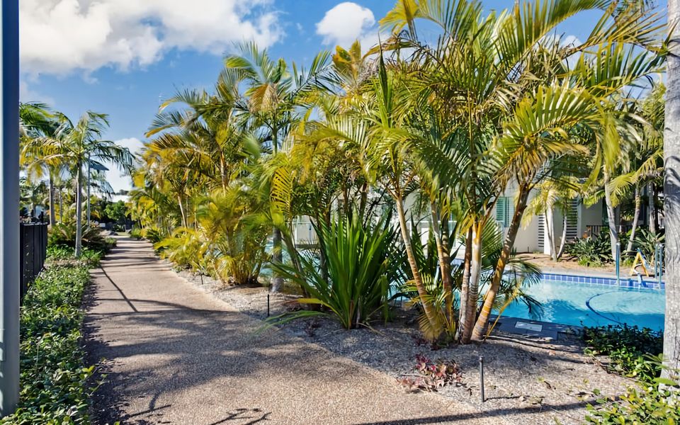 Oaks Pacific Blue Pool spa more in complex