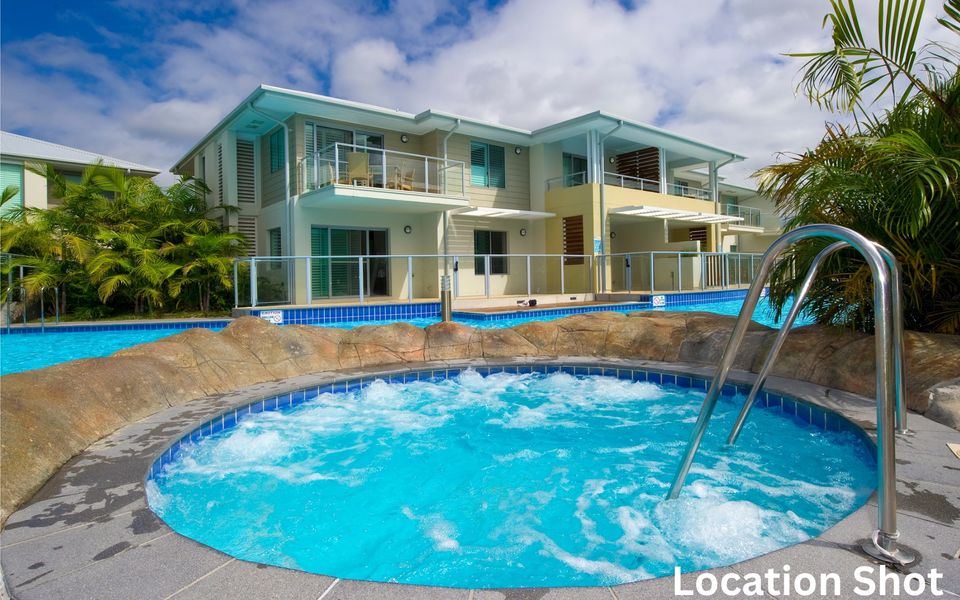 Oaks Pacific Blue Pool spa more in complex