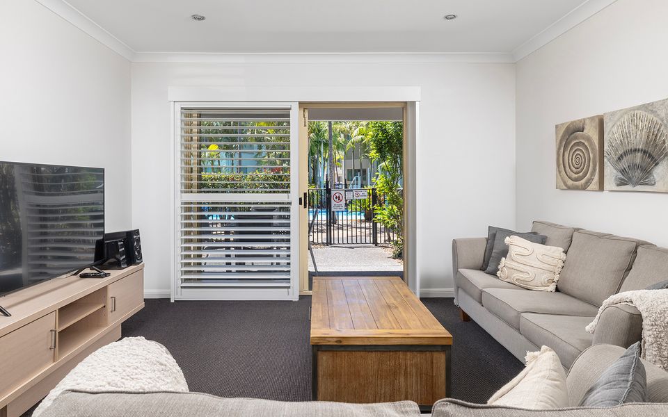 Oaks Pacific Blue Pool spa more in complex