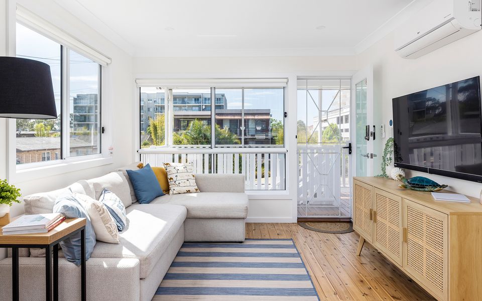 Lounge - upstairs entry level