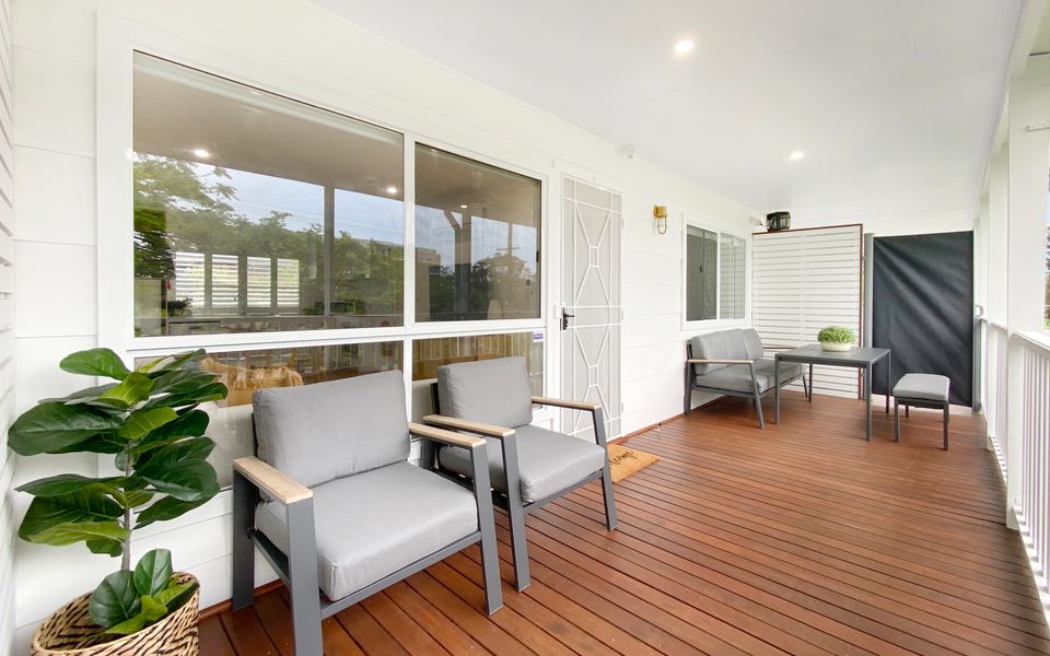 Upstairs deck and outdoor dining