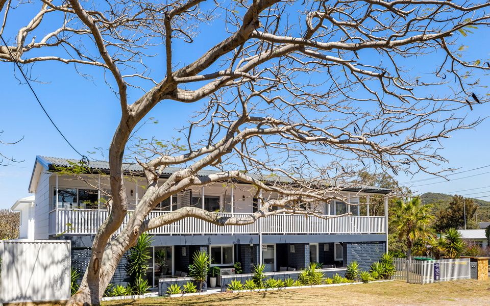 Shoal Bay Beach House – One