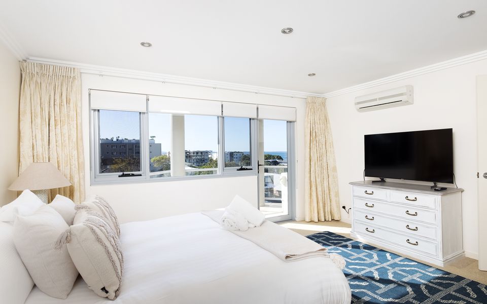 Nelson Bay Apartment with views over the Marina