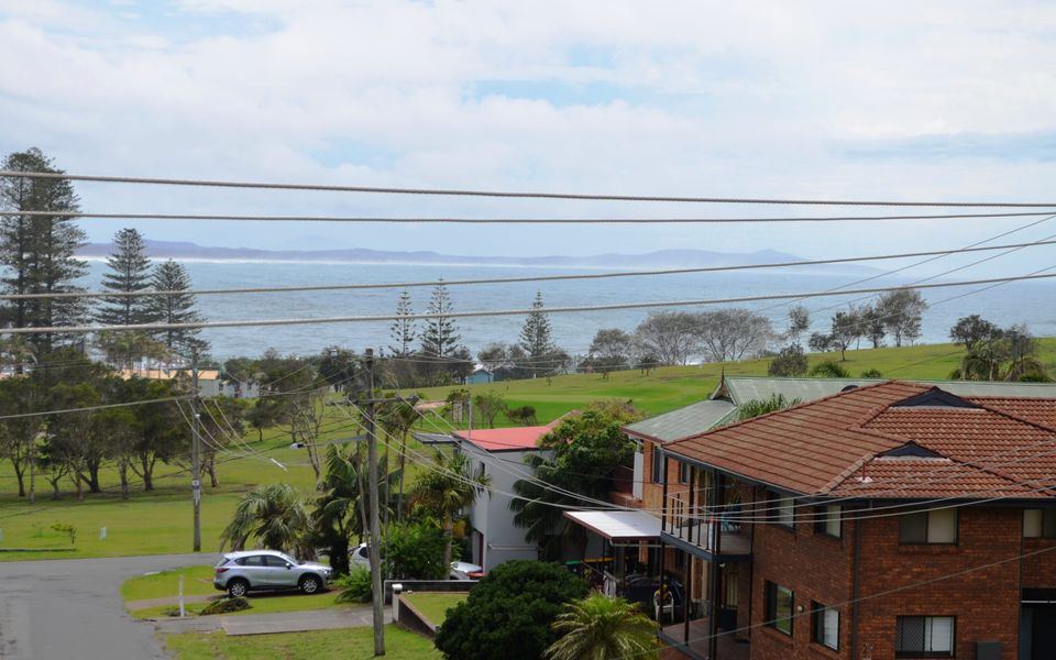 A Willo’s View Crescent Head