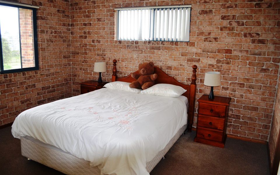 A Willo’s View Crescent Head