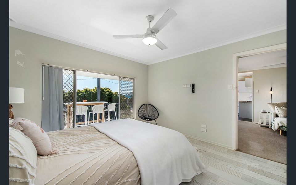 Crescent Escape Crescent Head